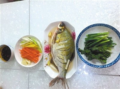 蒸魚(yú)前放鹽腌制嗎 這小伙說(shuō) no